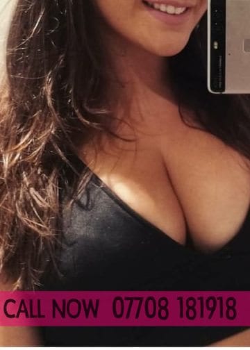 Isabelle Sweet Hot Escort Brunette