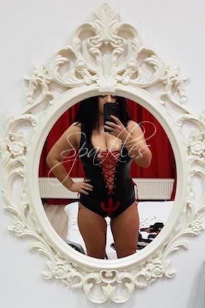 Kim-Berkshire-party-out-call-escort