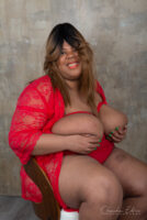 Tiia Francesca Elegant & Curvy Companion